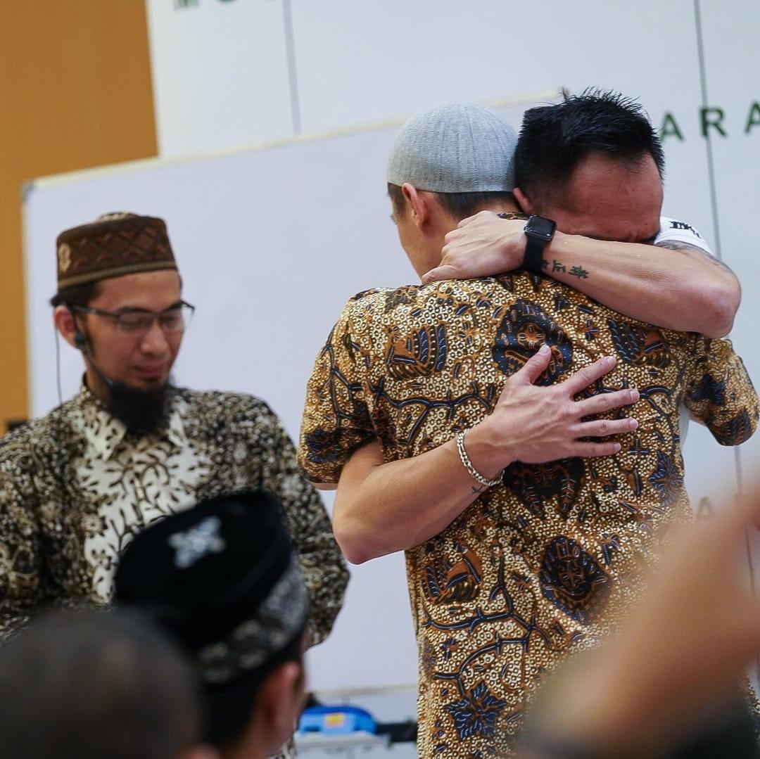 Sang Kakak Bersyahadat, Ustaz Felix Siauw Merasa Ditegur Allah